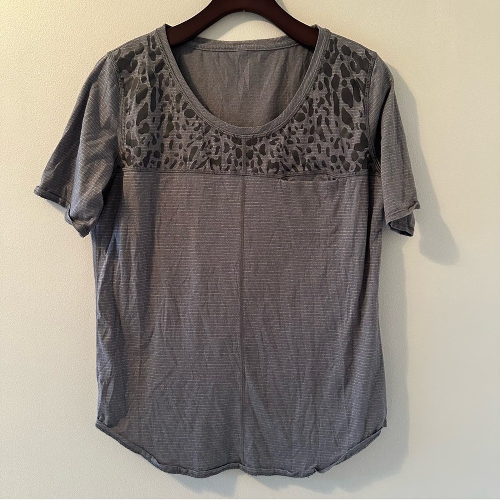 lululemon athletica Gray Short Sleeve Scoop Neck Tee with Subtle Animal Yoke